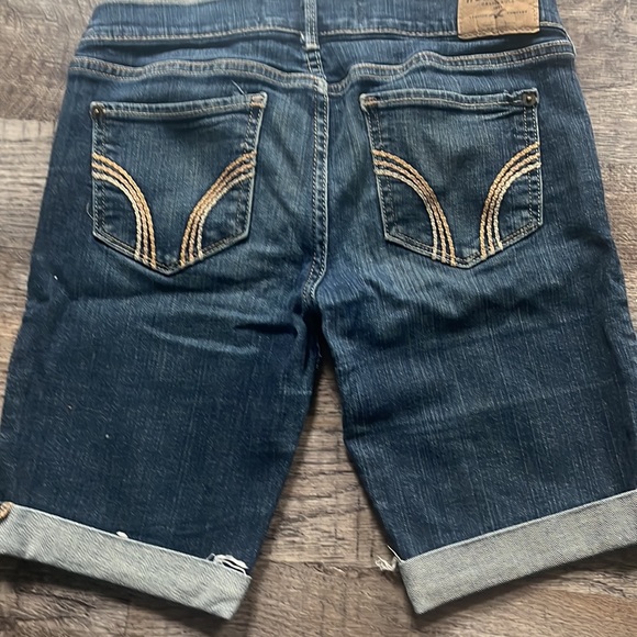 Holister socal stretch , 26, 3 . Jean shorts cuffed - Picture 10 of 11